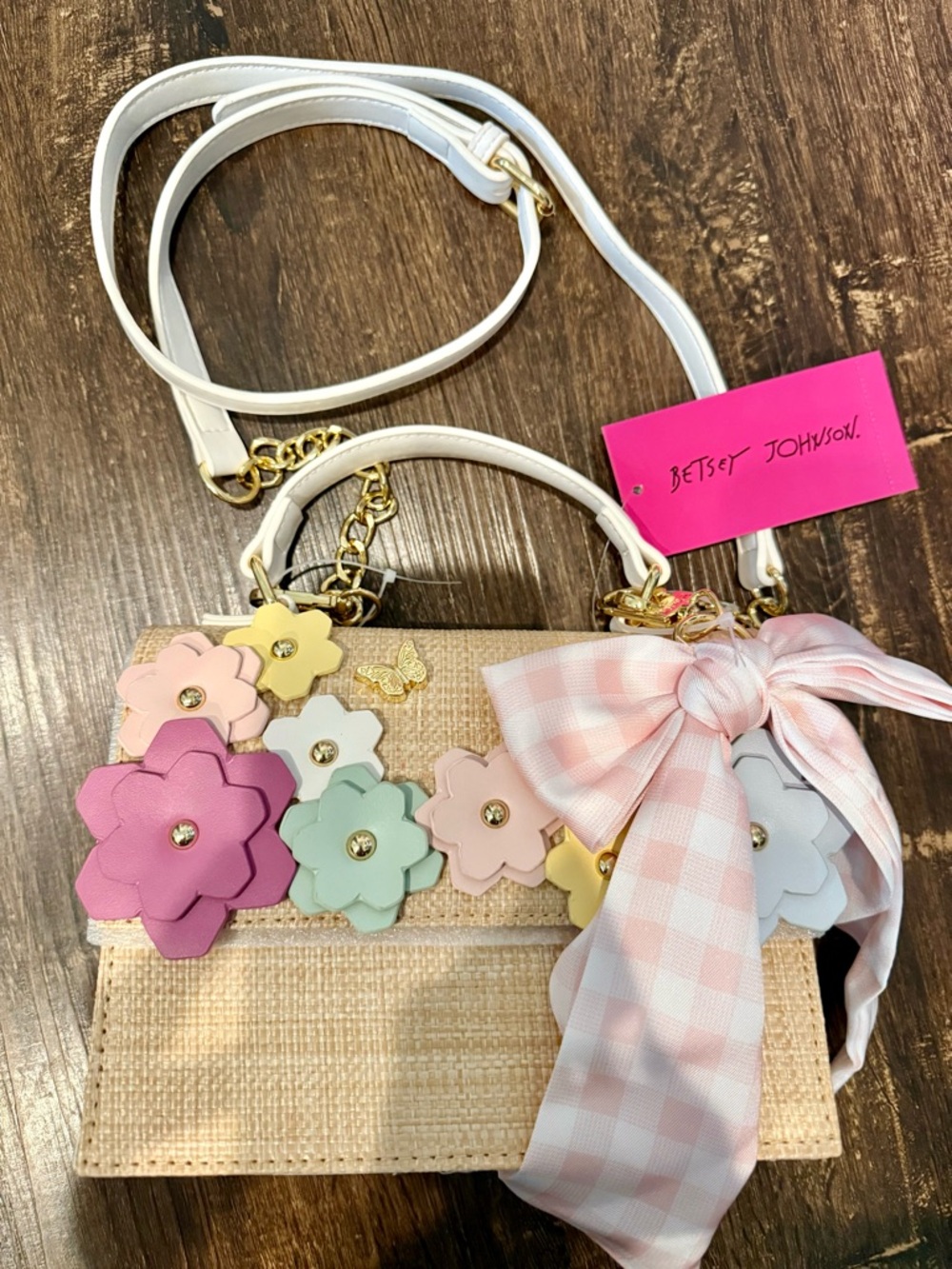 NWT Betsey Johnson Natural Straw and floral appliqué Crossbody with White trim